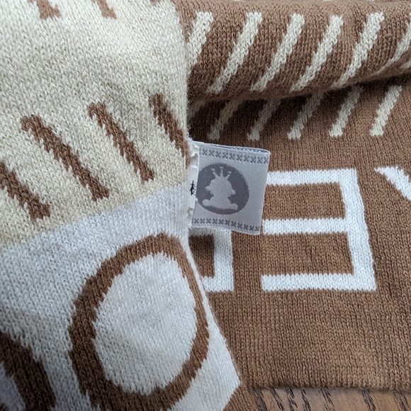 YeeHoo scarf. Knit. Polyester. Brown and tan . 44x9 inches.  Rare find. - Picture 3 of 6